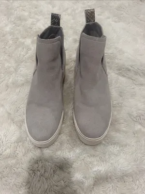 Dolce Vita Grey Suede Slip-On Wedge Sneakers Woman’s Size 6.5 thumbnail 2