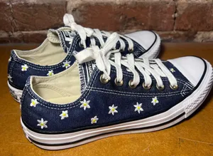 Converse Chuck Taylor with daisies thumbnail 1