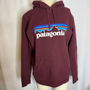 Patagonia P-6 Logo Uprisal Hoodie Women’s M Burgundy Pullover Sweatshirt thumbnail 2