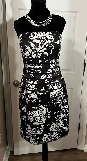 White House | Black Market Floral strapless fancy wedding guest dress thumbnail 1
