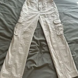 Abercrombie Women's Cream Relaxed Cargo Pants thumbnail 4