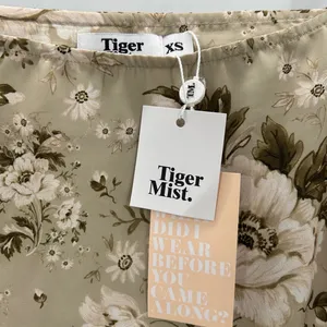 Tiger Mist Sierra Midi Skirt‎ Macro Floral Print Grandmacore Cottage Neutral XS thumbnail 3