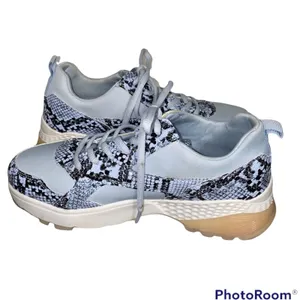Shoe Dazzle‎ Zoee Blue Faux Snakeskin Platform Sneakers thumbnail 2