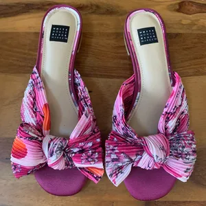 WHITE HOUSE BLACK MARKET Sandals thumbnail 1
