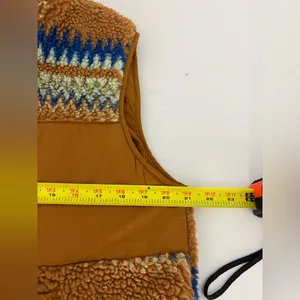 Akaiv‎ Southwest sherpa fleece vest brown aztec pattern with pockets GUC thumbnail 7