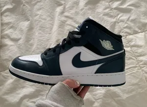 Nike Jordan 1 Mid thumbnail 7