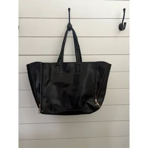ZaraWomen Black Leather Shoulder Bag or‎ Tote with Gold Hardware thumbnail 4