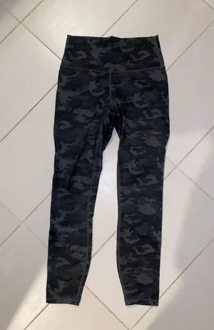 Fabletics Powerhold 7/8 Camo Leggings thumbnail 1