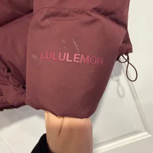 Lululemon Wunder Puff Jacket Garnet Deep Luxe Women's Size 2 600 Fill thumbnail 5
