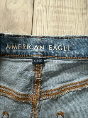 American Eagle High Waisted Cotton Light Wash Relax Fit Cuff Denim Short size 10 thumbnail 7