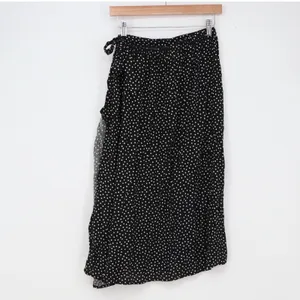 Urban Romantics Skirt Womens M Wrap Black Polka Dot Asymmetrical Excellent thumbnail 3