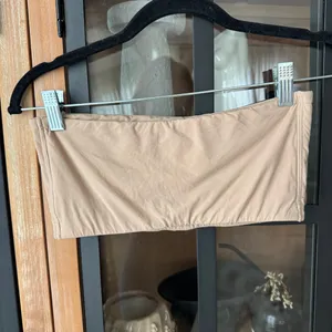 SKIMS fits everybody strapless bandeau bra bralette clay nude beige tube top thumbnail 3