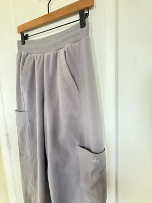 Alo Yoga Polar Fleece Wintry Mix Cargo Pant in Fog Grey thumbnail 4