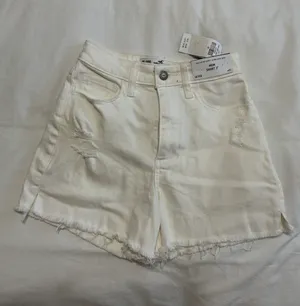 Hollister Curvy Ultra High Rise Mom Shorts thumbnail 3