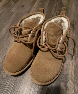 Ugg boots thumbnail 1