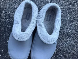 Crocs Faux Fur Lined Clogs Gray Slip On Shoes Women’s 8 Men’s 6 thumbnail 3