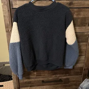 American Eagle Navy Sherpa Sweatshirt with Colorblock Sleeves thumbnail 1