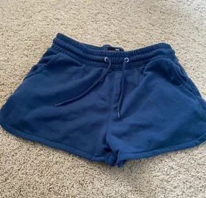 H&M Shorts thumbnail 1