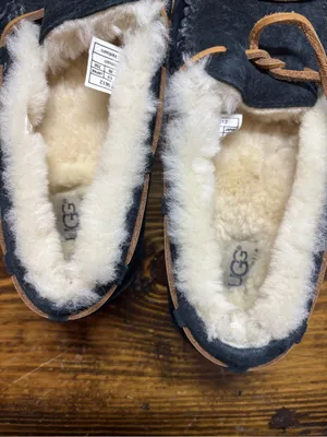 UGG black Dakota Moccasin Slippers Women Size 8 thumbnail 5