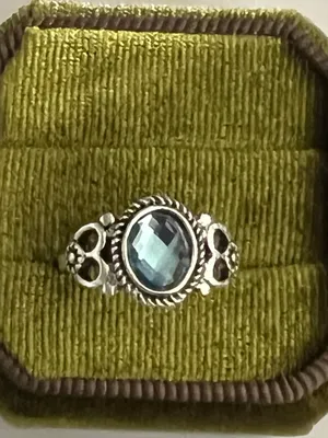 Vintage/Elegant Design Faux Aquarium Gemstone w/ Heart Detailing Ring Size 7 NWT thumbnail 1