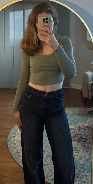 Glassons Long sleeve cropped top thumbnail 1