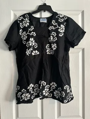 Landau short sleeve top is a size Medium. thumbnail 6