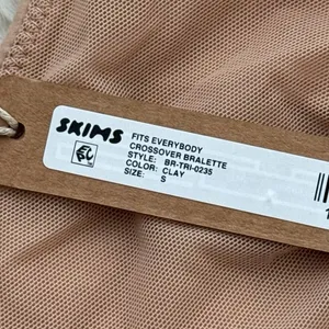 Skims Fits Everybody Crossover Bralette Clay Size Small thumbnail 7