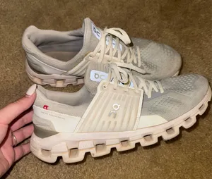 On Cloud Shoes thumbnail 1
