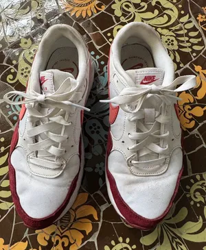 Nike White & Red Low-Profile Sneakers thumbnail 1