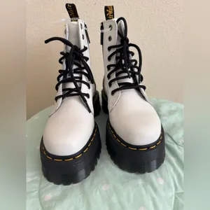 Dr. Martens Jadon White Leather Platform Boots EU 37/Men’s size 5/Women’s size 6 thumbnail 2