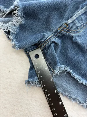 women’s levi’s shorts size W25 thumbnail 2