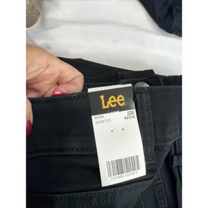 Lee Women's Relaxed Fit Straight Leg Mid Rise Jeans 305-1884 Size 22W Short Peti thumbnail 7