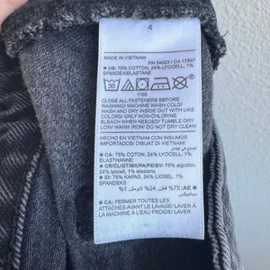 Old Navy Ski Hi Wide Leg Barrel Gray Black Solid Wash Jeans Size 4 /27 Inseam 29 thumbnail 5