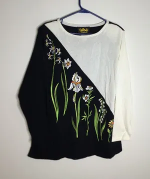 Bob Mackie Sweater Womens L Black White Excellent Floral Embroidered Knit Top thumbnail 1