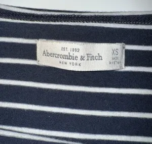 Abercrombie Cropped Long Sleeve thumbnail 2