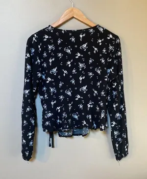 Wild fable black white floral wrap crop top thumbnail 6