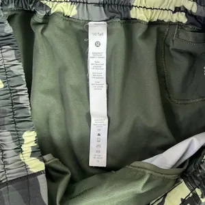 Lululemon hotty hot heritage 365 camo crispin green multi/olive camo Sz 10 Tall thumbnail 6