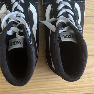 Vans Black and White Sk8-Hi Sneakers Women's Size 7.5 High Top Streetwear Suede thumbnail 11