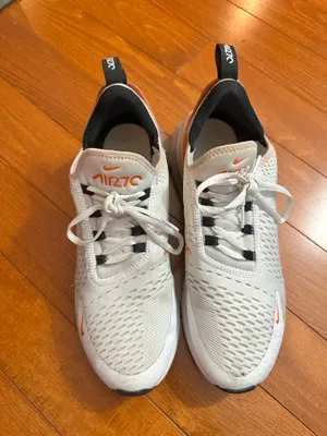 Nike Air Max 270 Shoes thumbnail 2