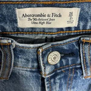 Abercrombie & Fitch The 90s Relaxed Jean Ultra High Rise Jeans thumbnail 5