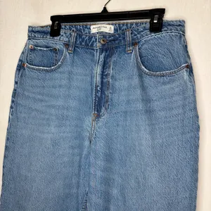 Abercrombie & Fitch Curve Love Loose Fit Jeans thumbnail 6