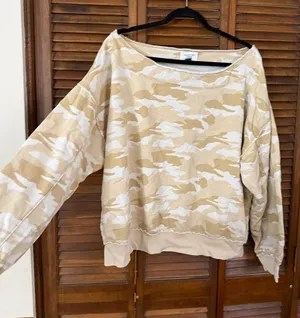 American Eagle Camo Off-Shoulder sweater thumbnail 1
