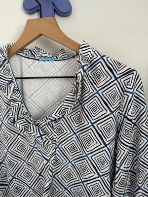 Aritzia J.Mclaughlin Medium Geometric 3/4 Sleeve Blouse Catalina Cloth Blue White Office thumbnail 2