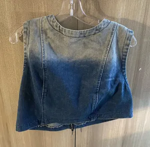 Pretty Little Thing Size Medium curve vest thumbnail 1