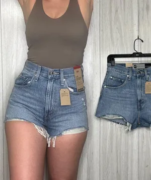 NWT Levi’s SilverTab Distressed High Rise Mom Shorts size 27 NEW thumbnail 1