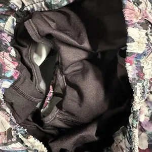 Lululemon Shorts Womens 4 Purple Black Floral Hotty‎ Hot Short 2.5 Lined Mesh thumbnail 8
