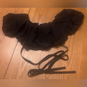 ZARA Off-the-Shoulder Puff Sleeve Criss‎ Cross Self Tie Crop Top in Black Medium thumbnail 5
