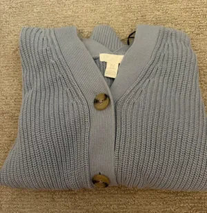 H&M Sweater thumbnail 3