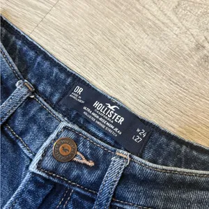 •Hollister• Ultra High Rise Mom Jeans thumbnail 4