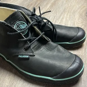 Palladium Leather Ankle Chuka Boots Size 7.5 thumbnail 2